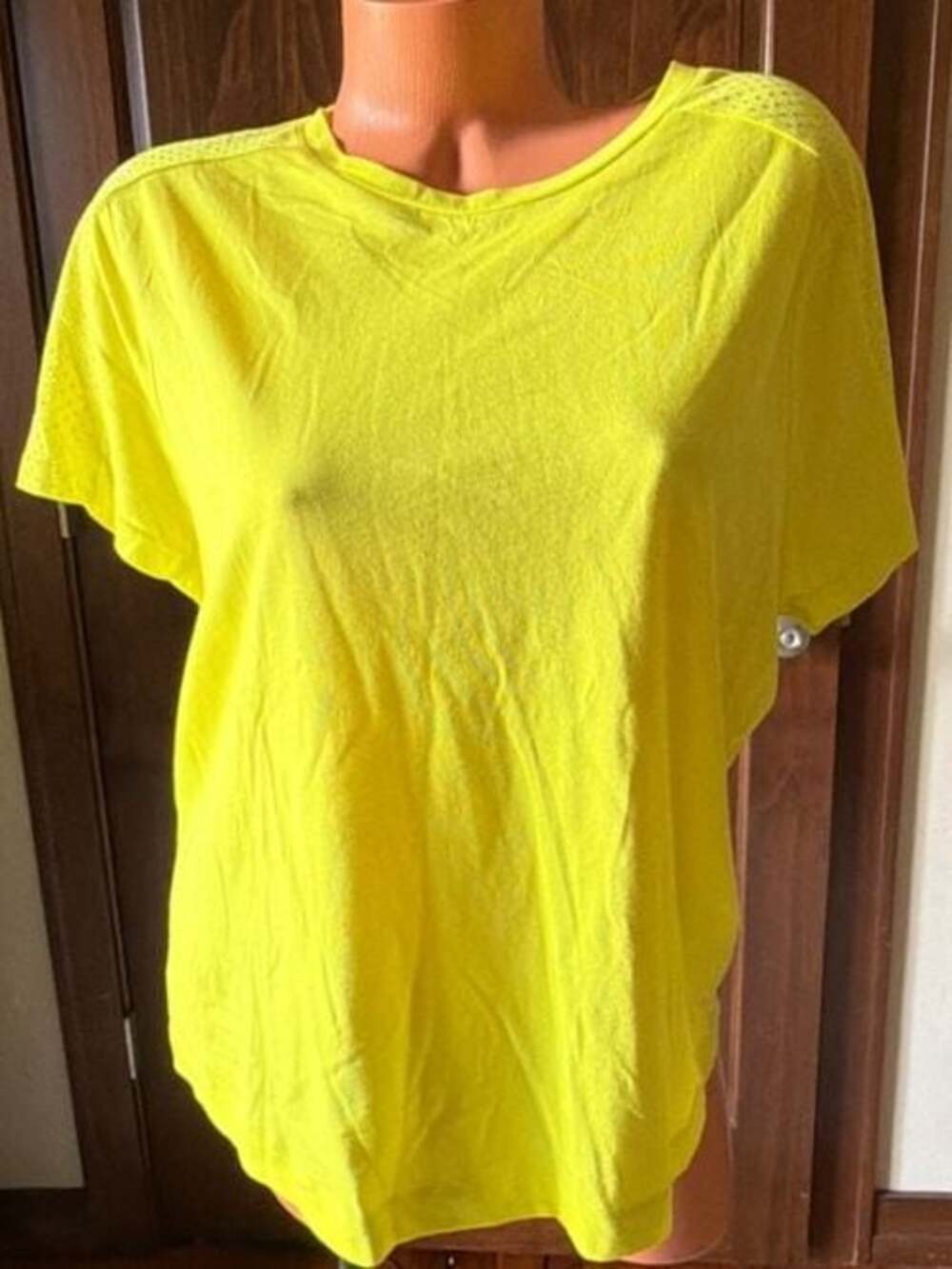 DKNY Women's Neon Yellow Short Sleeve Crewneck T-Shirt